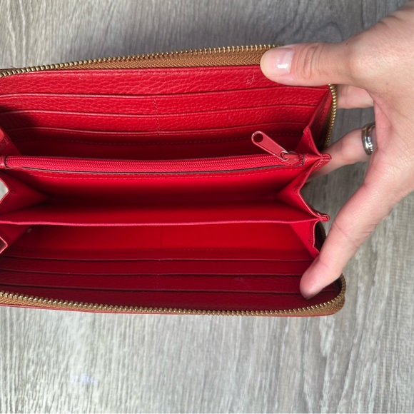 Dooney & Burke red wallet - Picture 5 of 5